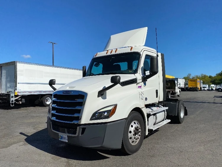 2020 Freightliner Cascadia in Parsippany, NJ — photo 3