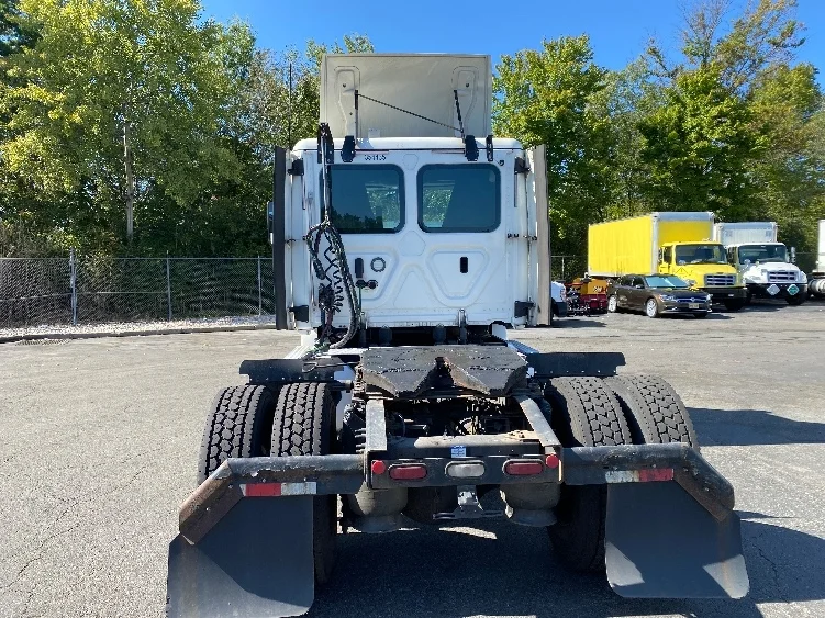 2020 Freightliner Cascadia in Parsippany, NJ — photo 6