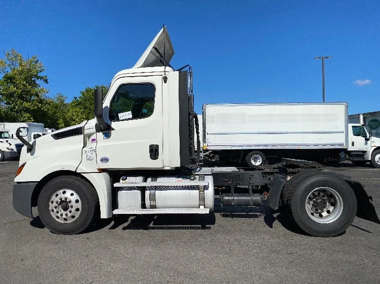 2020 Freightliner Cascadia in Parsippany, NJ — photo 4