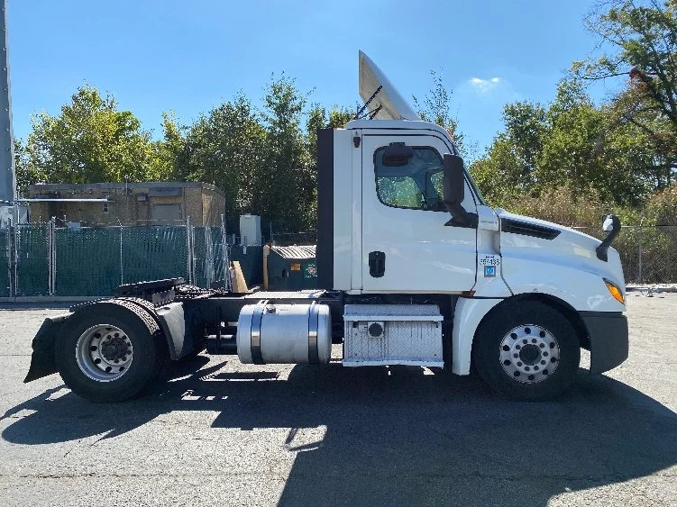 2020 Freightliner Cascadia in Parsippany, NJ — photo 8