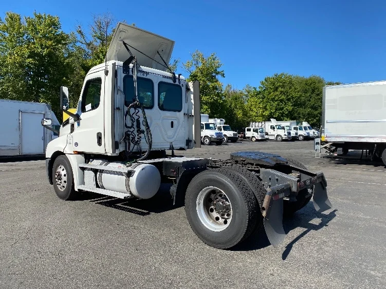2020 Freightliner Cascadia in Parsippany, NJ — photo 5