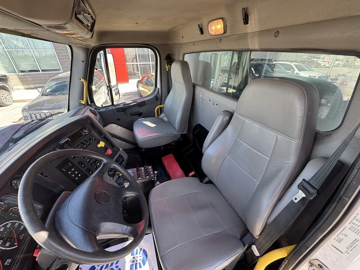 2022 Freightliner 114SD - image 21