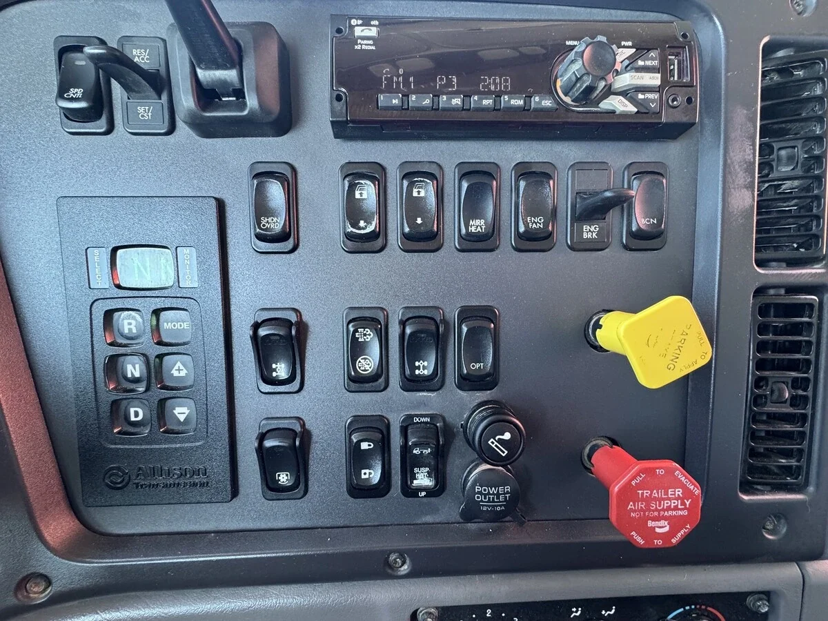 2022 Freightliner 114SD - image 26