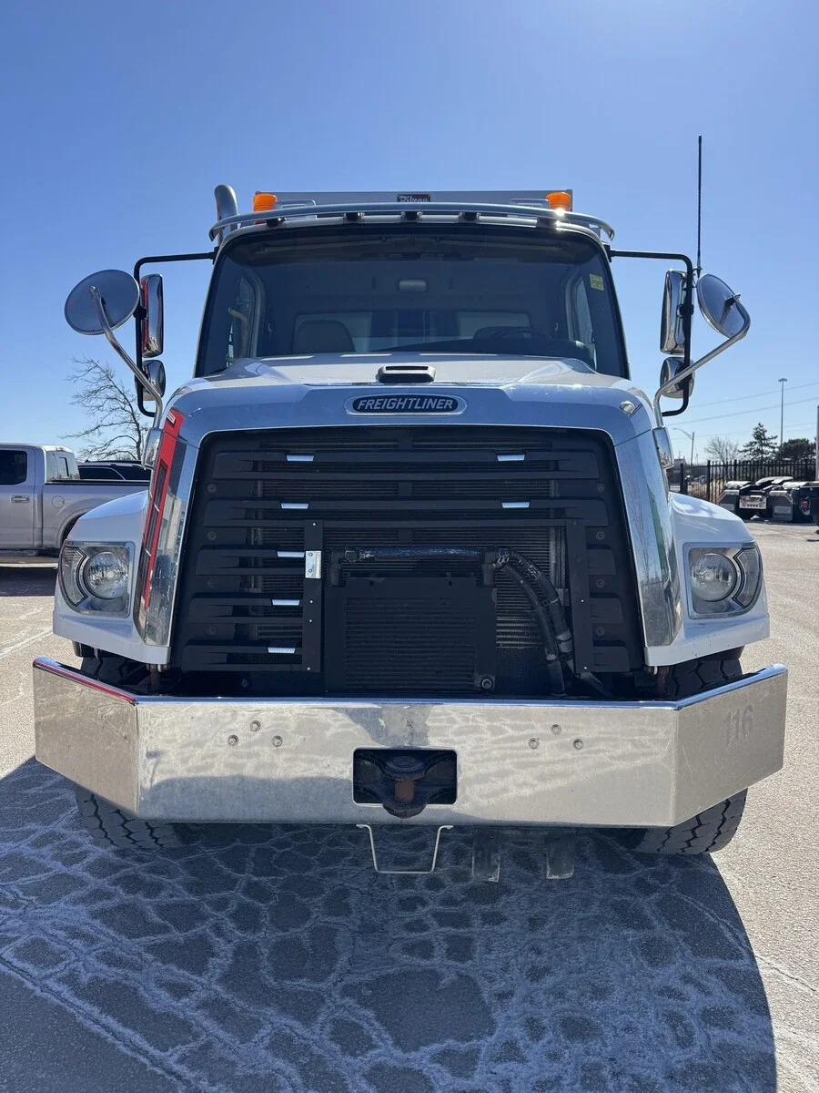 2022 Freightliner 114SD - image 3