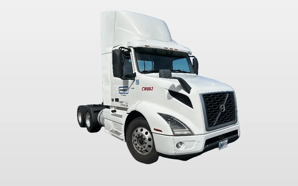 2020 Volvo VNR 640 - image 1
