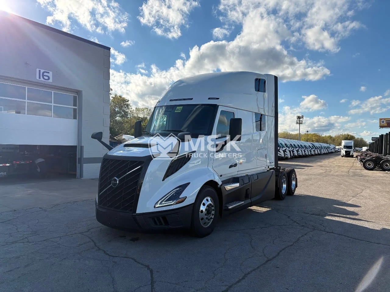 2026 Volvo VNL 860 in Des Plaines, IL