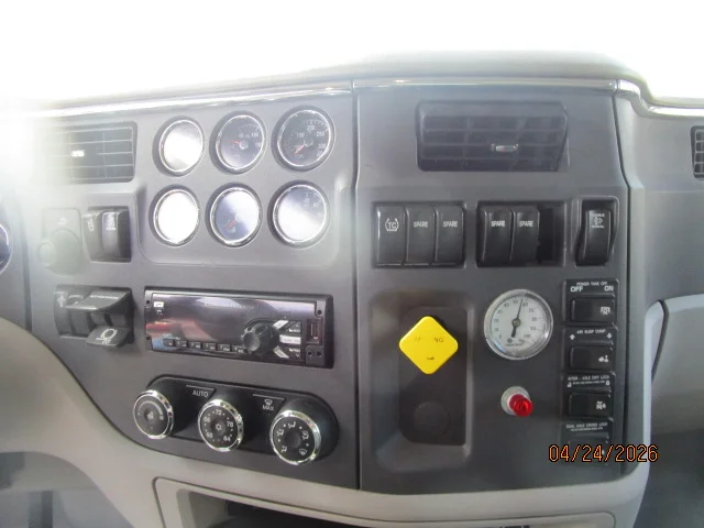 2019 Peterbilt 567 in Butler, PA — photo 10