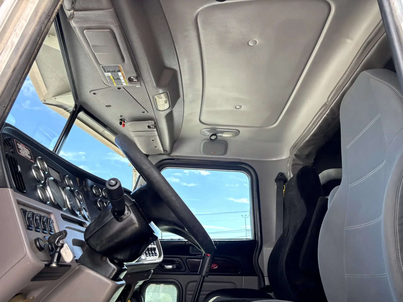 2015 Peterbilt 389 - image 14