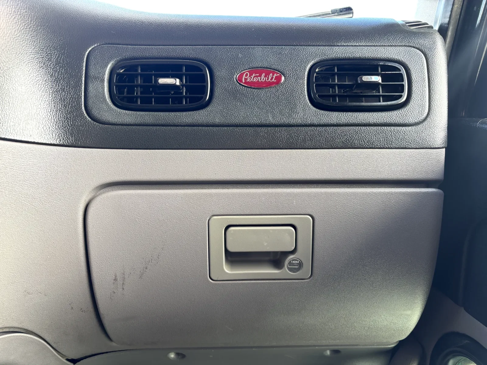 2015 Peterbilt 389 - image 18