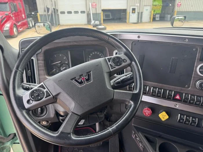 2024 Western Star 4900 — photo 11