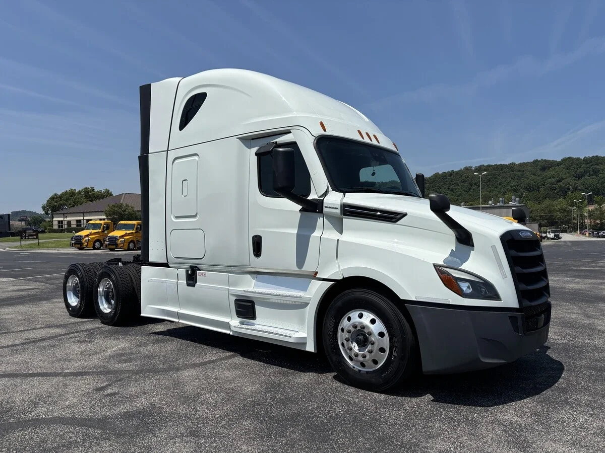 2022 Freightliner Cascadia — photo 3