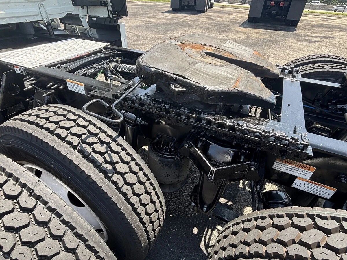 2022 Freightliner Cascadia — photo 10