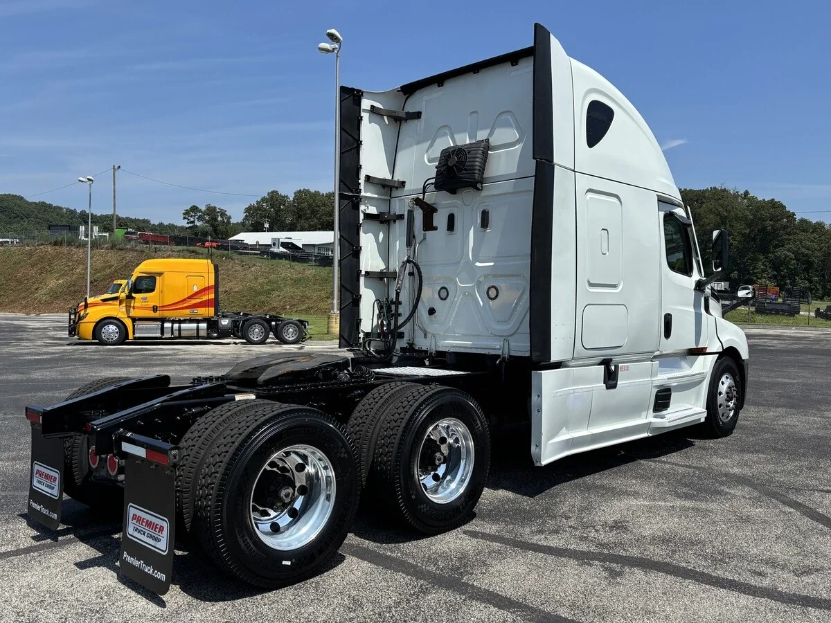 2022 Freightliner Cascadia — photo 5