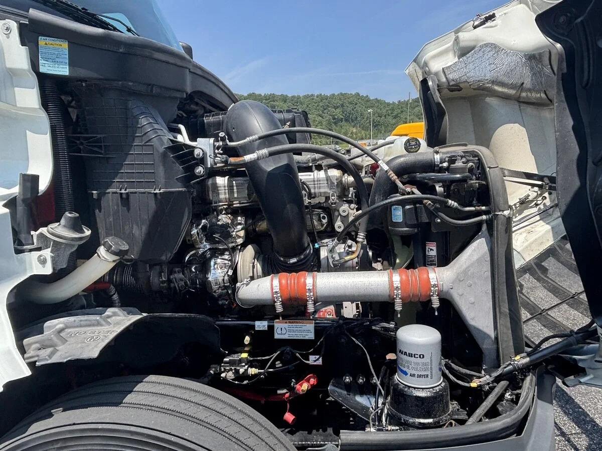 2022 Freightliner Cascadia — photo 13