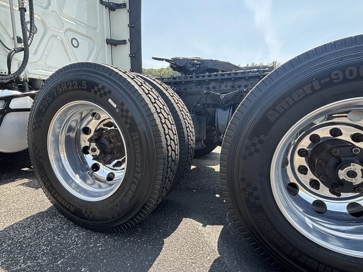 2022 Freightliner Cascadia — photo 9