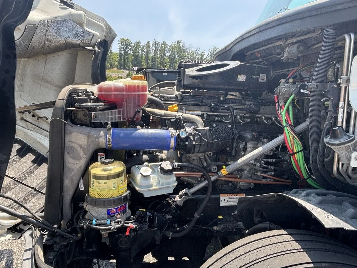 2022 Freightliner Cascadia — photo 12