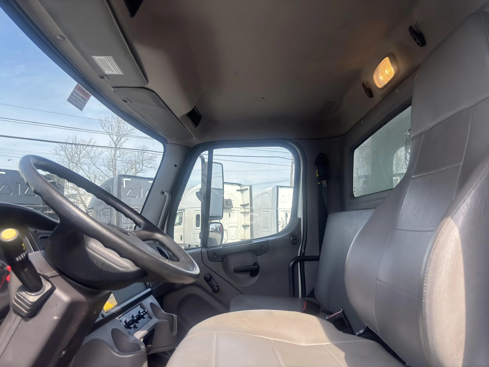 2022 Freightliner eM2 — photo 11