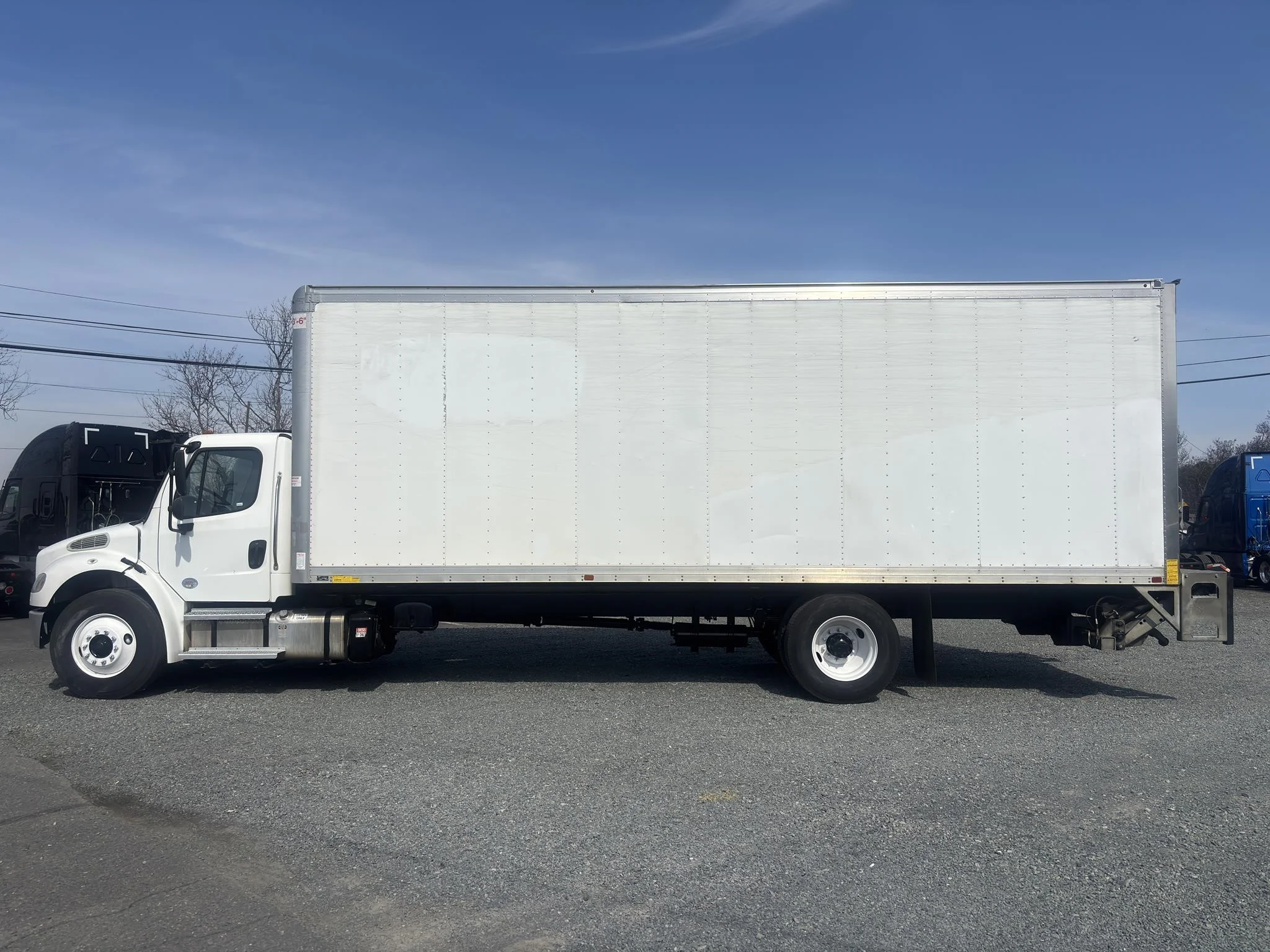 2022 Freightliner eM2 — photo 10