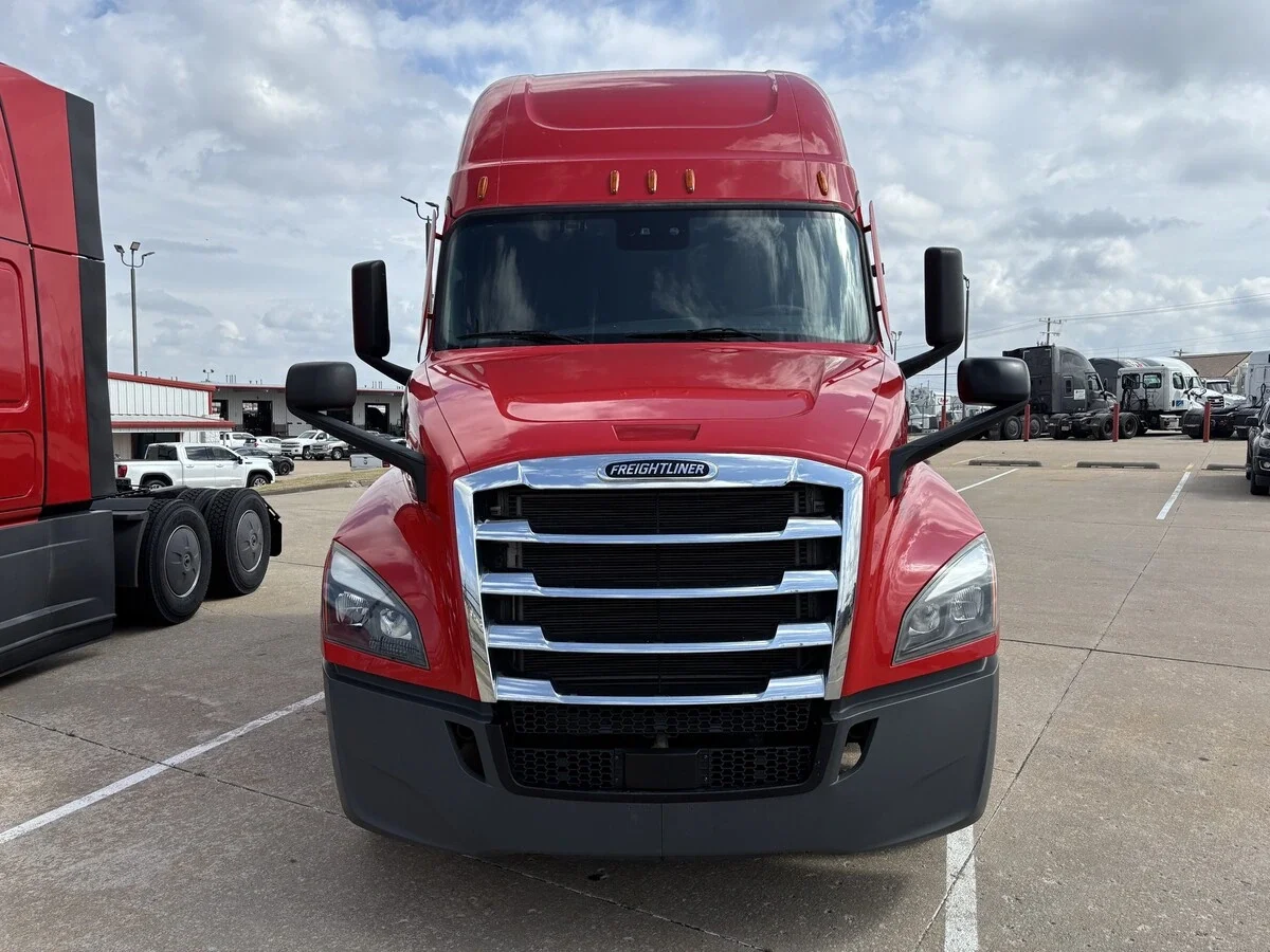 2022 Freightliner Cascadia in Tulsa, OK — photo 2