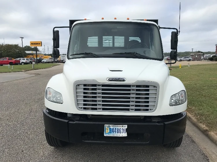 2019 Freightliner M2 106 - image 2