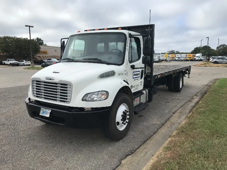 2019 Freightliner M2 106 - image 3