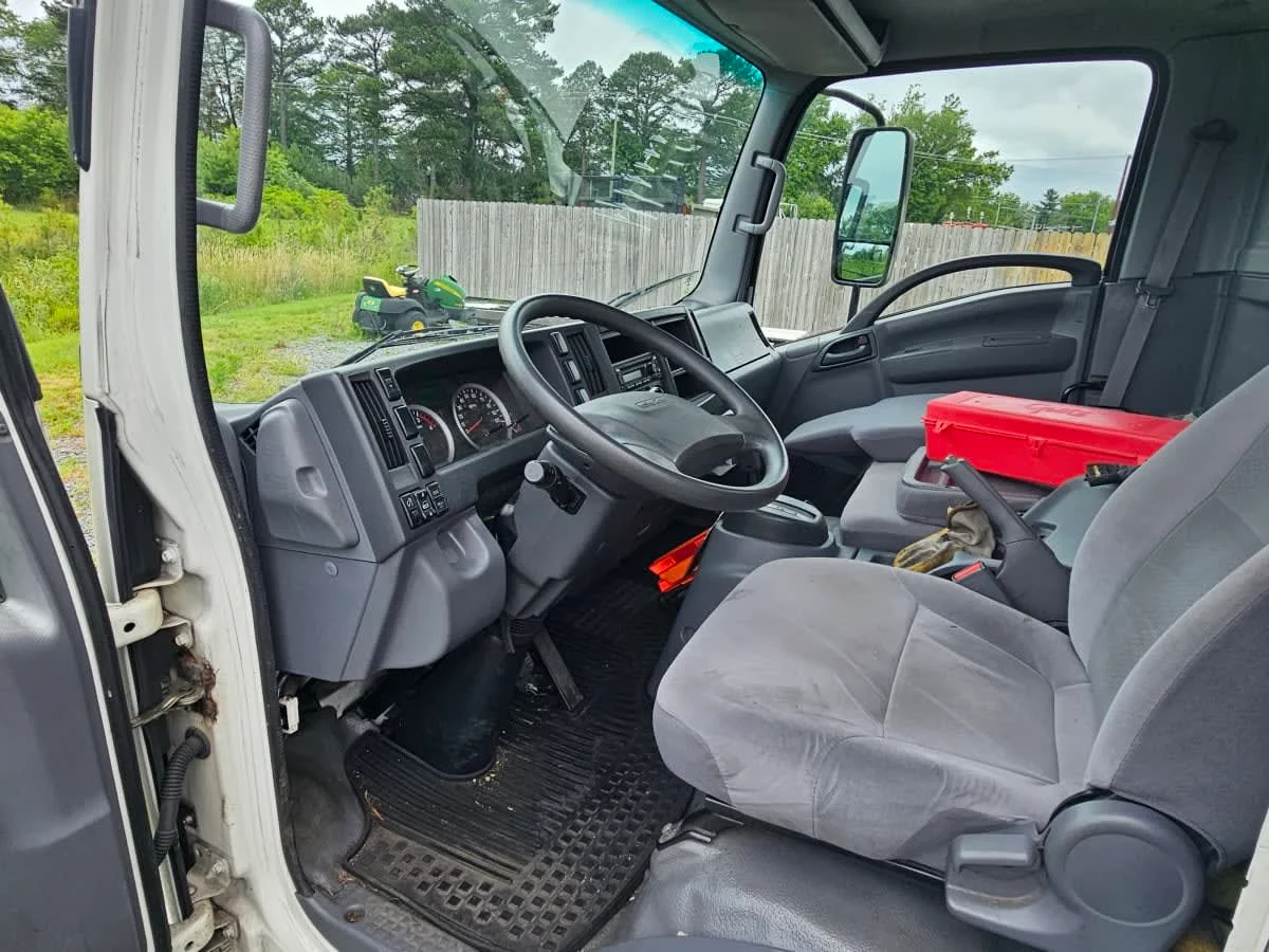 2020 Isuzu NPR - image 7