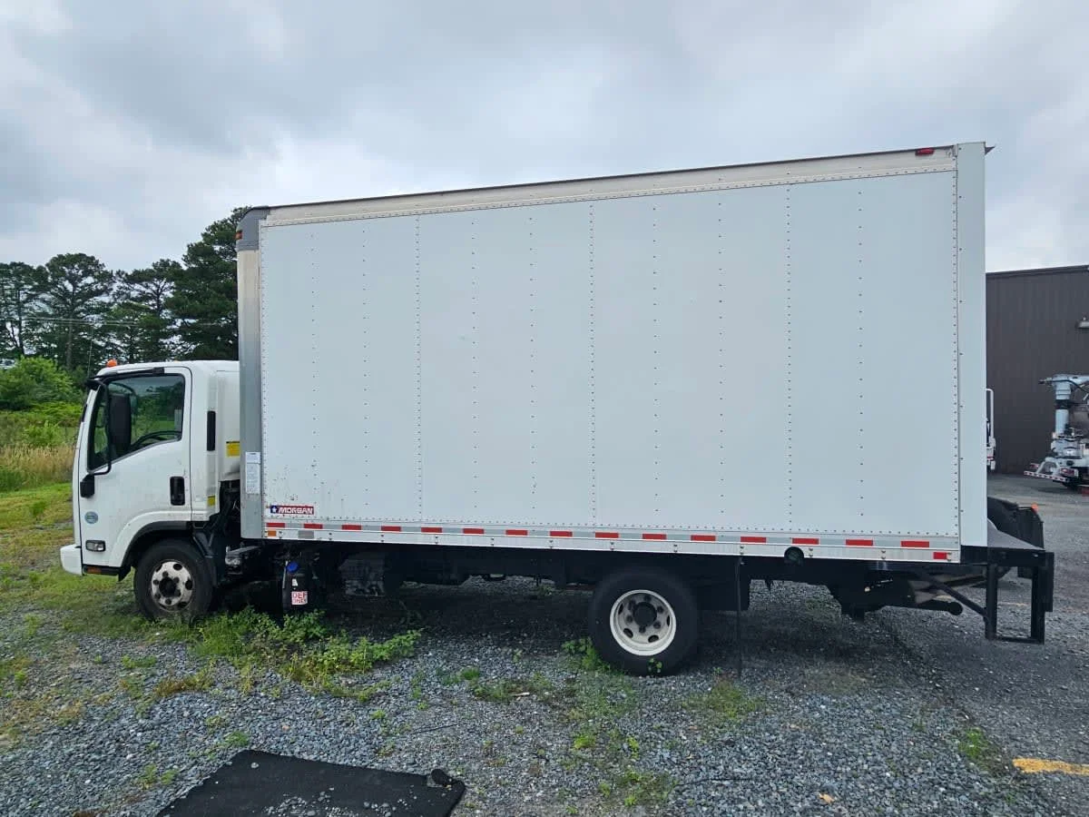 2020 Isuzu NPR - image 10