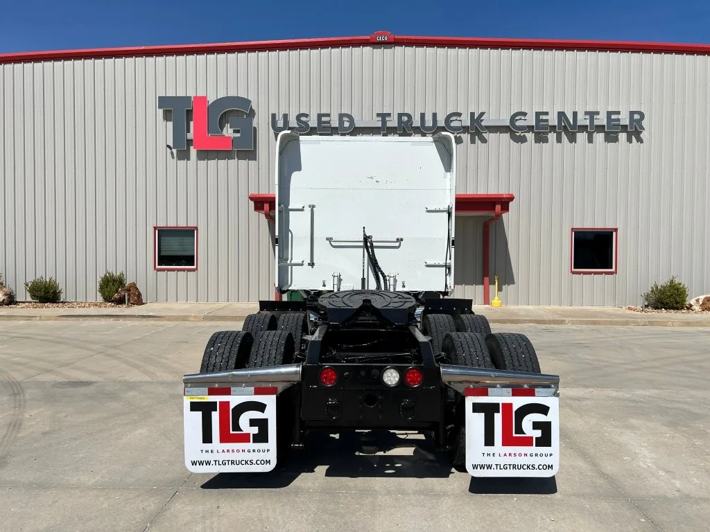 2022 Peterbilt 389 - image 5