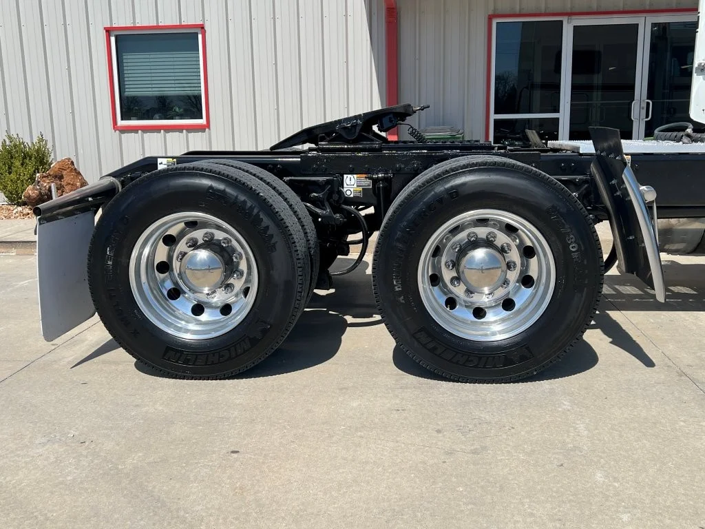 2022 Peterbilt 389 - image 10