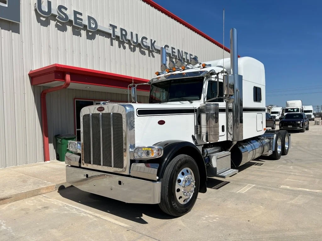 2022 Peterbilt 389 - image 1
