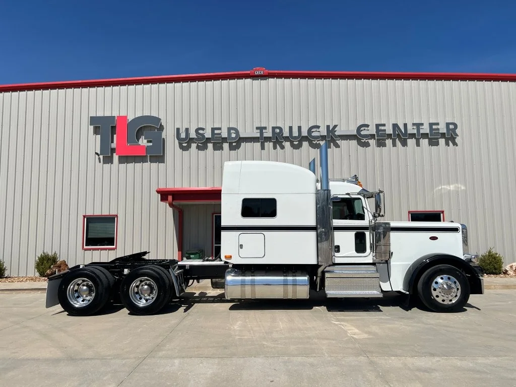 2022 Peterbilt 389 - image 3