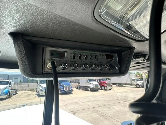 2022 Peterbilt 389 — photo 18