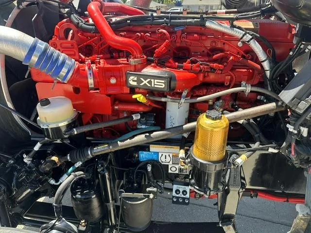 2022 Peterbilt 389 — photo 16