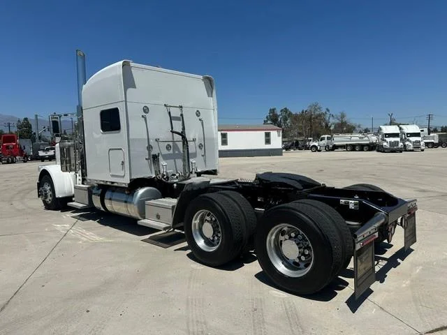 2022 Peterbilt 389 — photo 9
