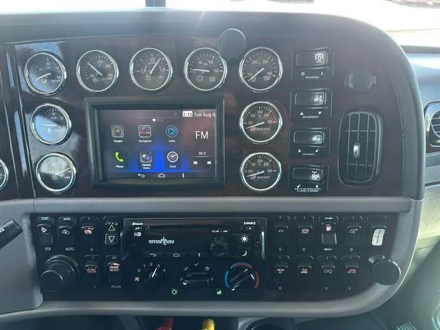 2022 Peterbilt 389 — photo 14