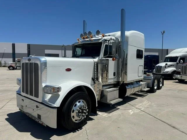 2022 Peterbilt 389 — photo 11