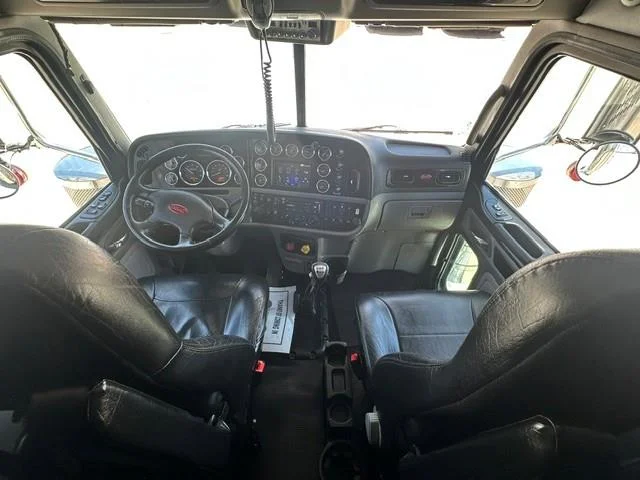 2022 Peterbilt 389 — photo 20
