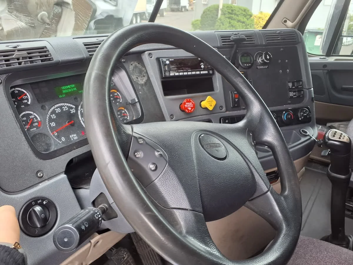 2018 Freightliner Cascadia in Newark, NJ — photo 12