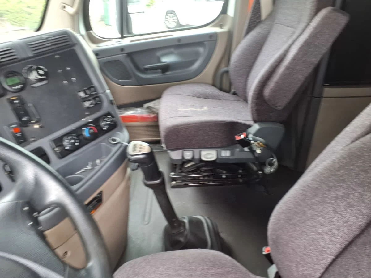2018 Freightliner Cascadia in Newark, NJ — photo 7