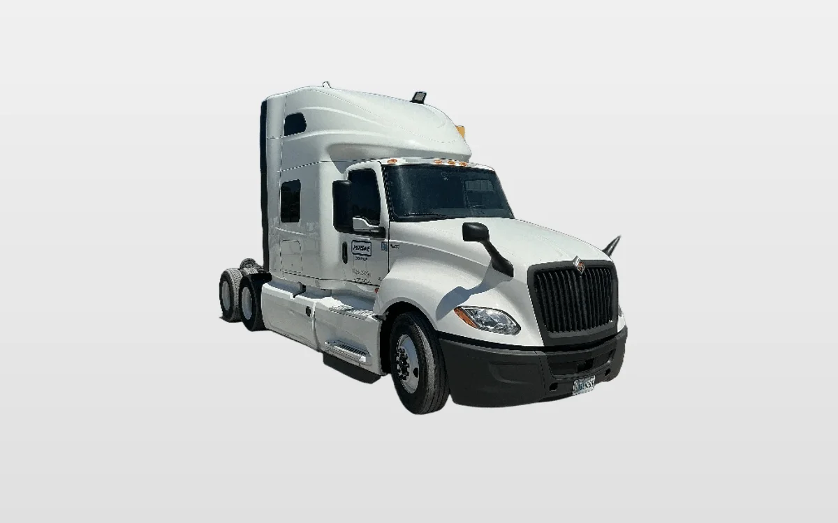 2022 International LT - image 1