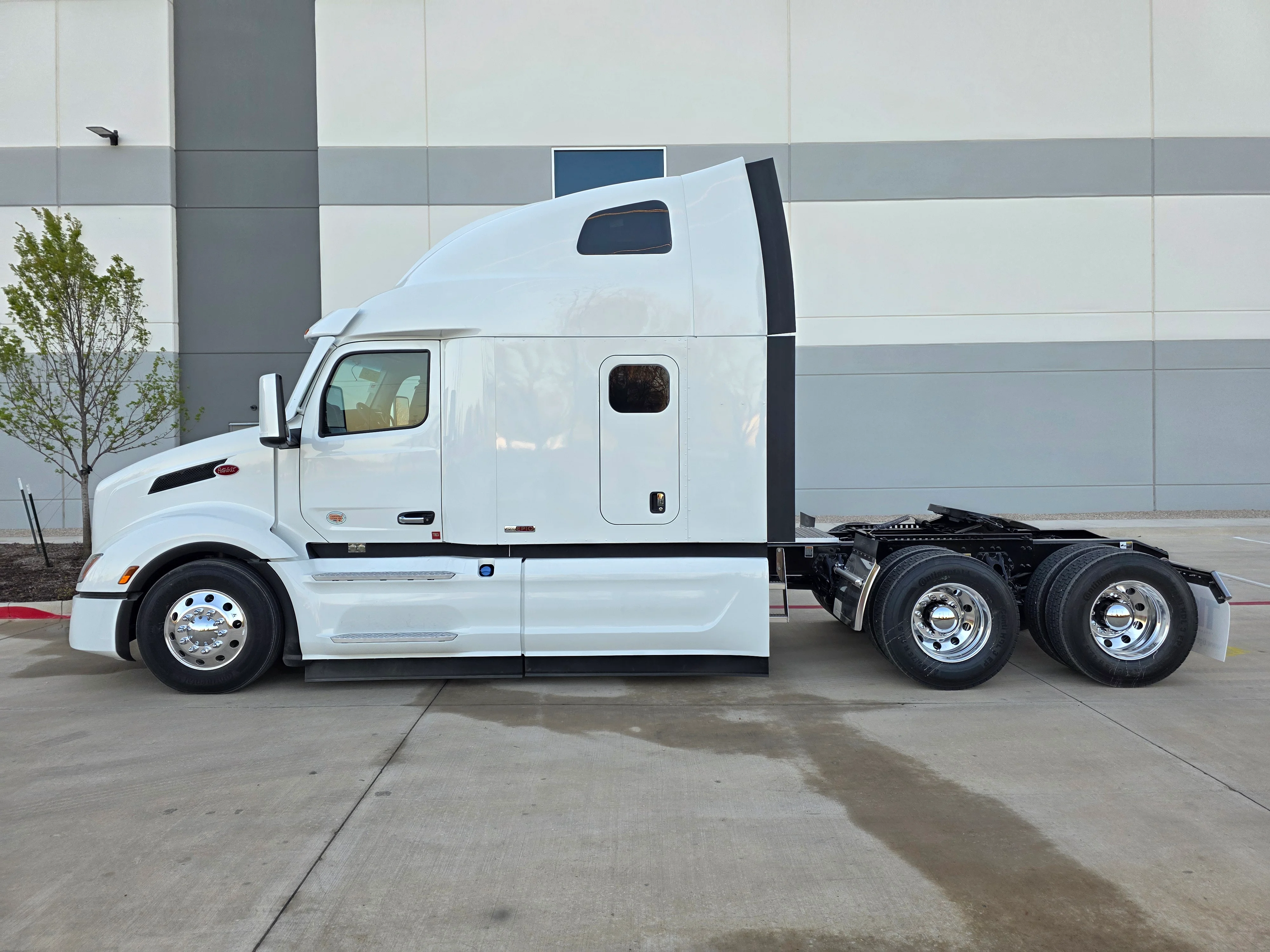 2027 Peterbilt 579 in Dayton, OH — photo 2