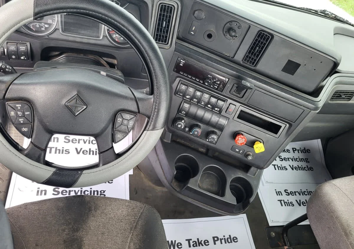 2020 International LT in Jacksonville, FL — photo 11