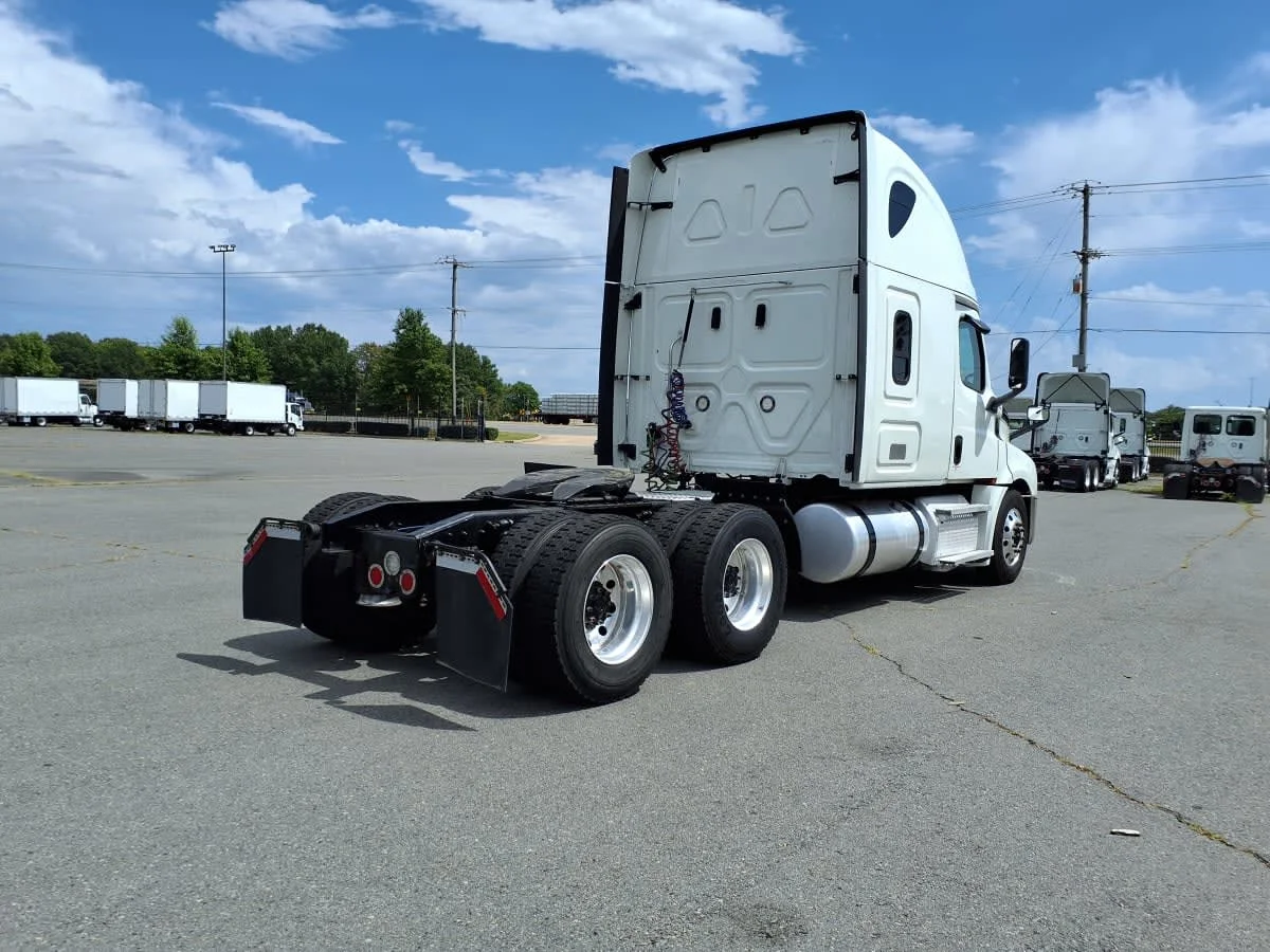2020 Freightliner Cascadia in North Little Rock, AR — photo 4
