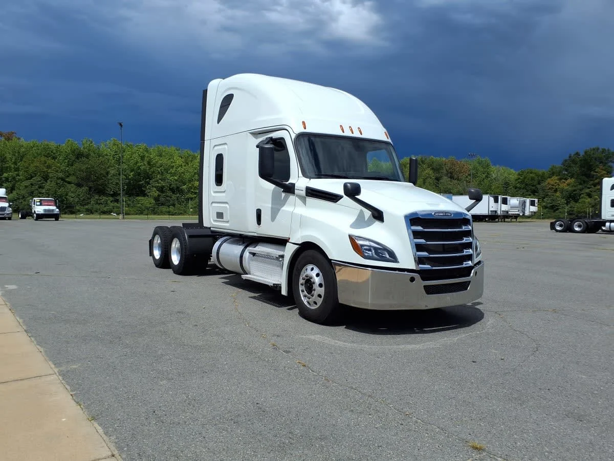 2020 Freightliner Cascadia in North Little Rock, AR — photo 3