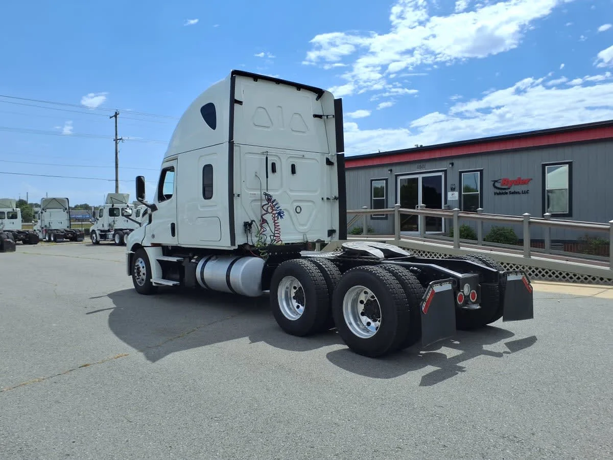 2020 Freightliner Cascadia in North Little Rock, AR — photo 6
