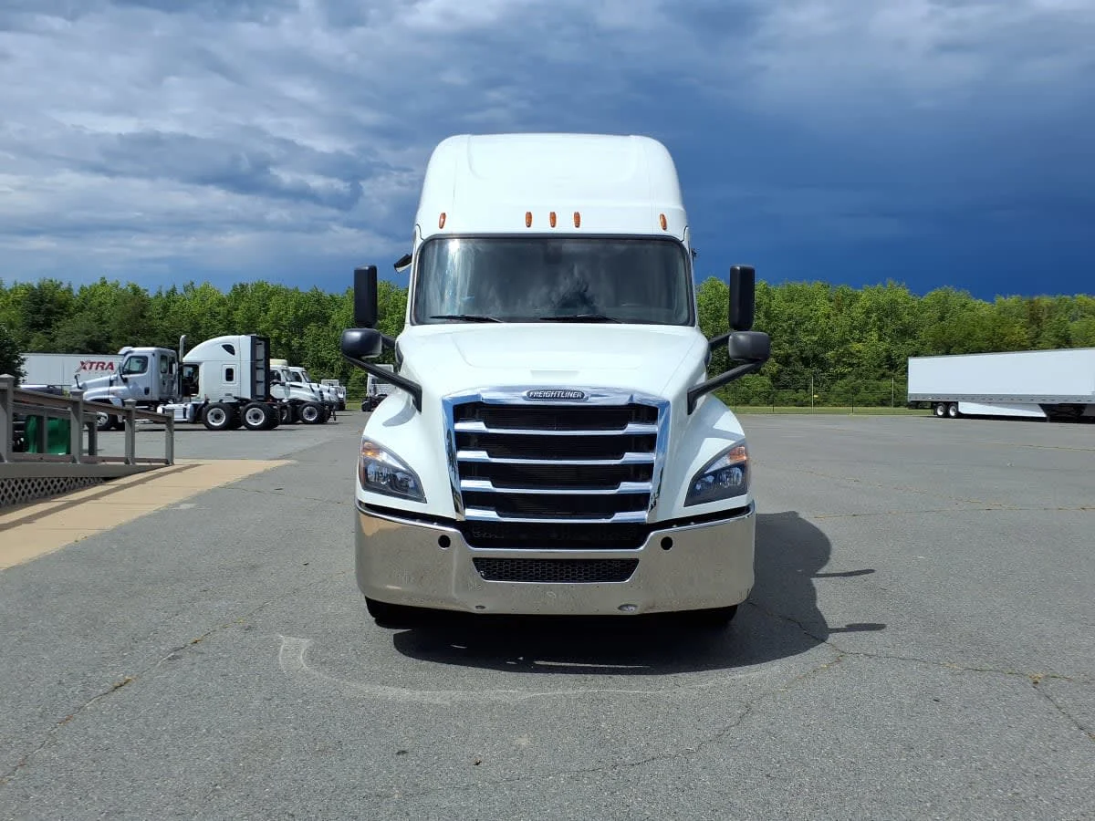 2020 Freightliner Cascadia in North Little Rock, AR — photo 2