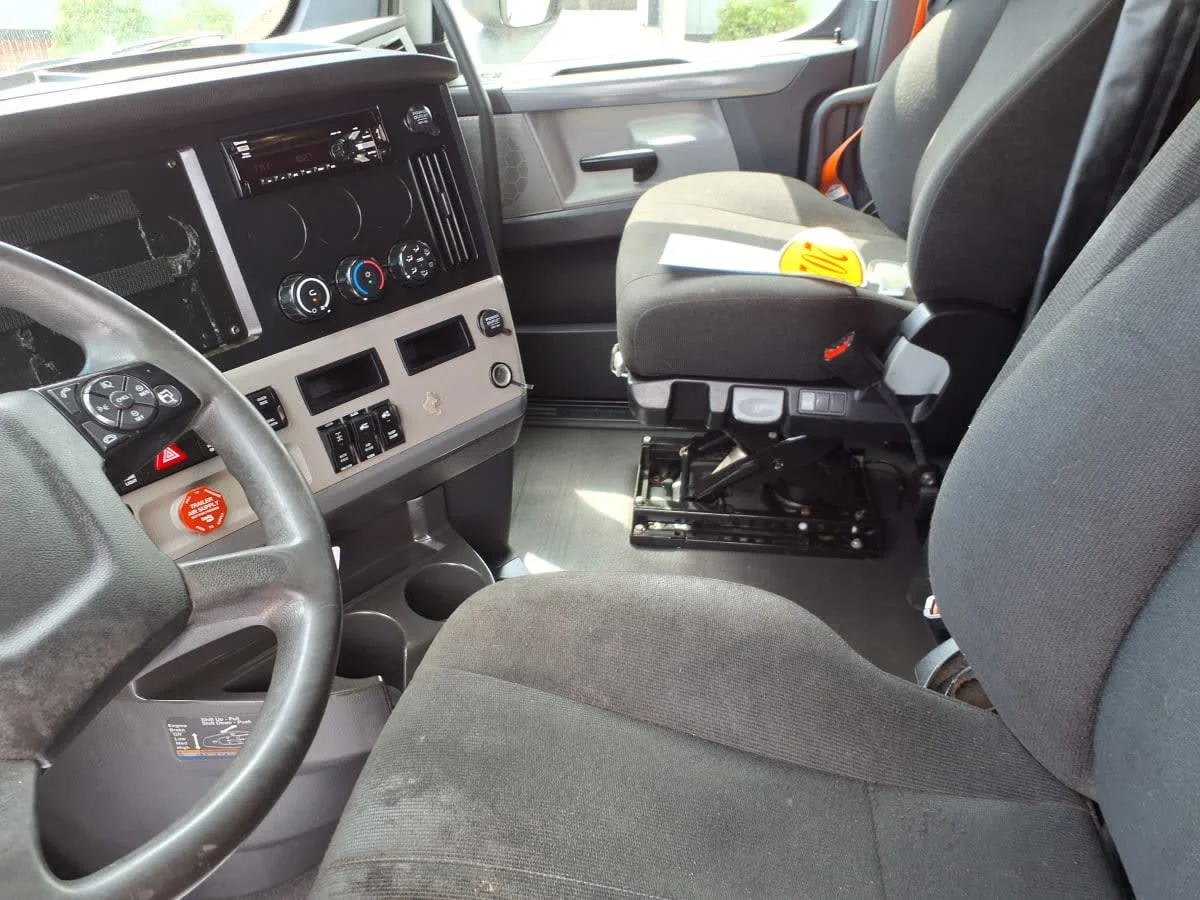 2020 Freightliner Cascadia in North Little Rock, AR — photo 7