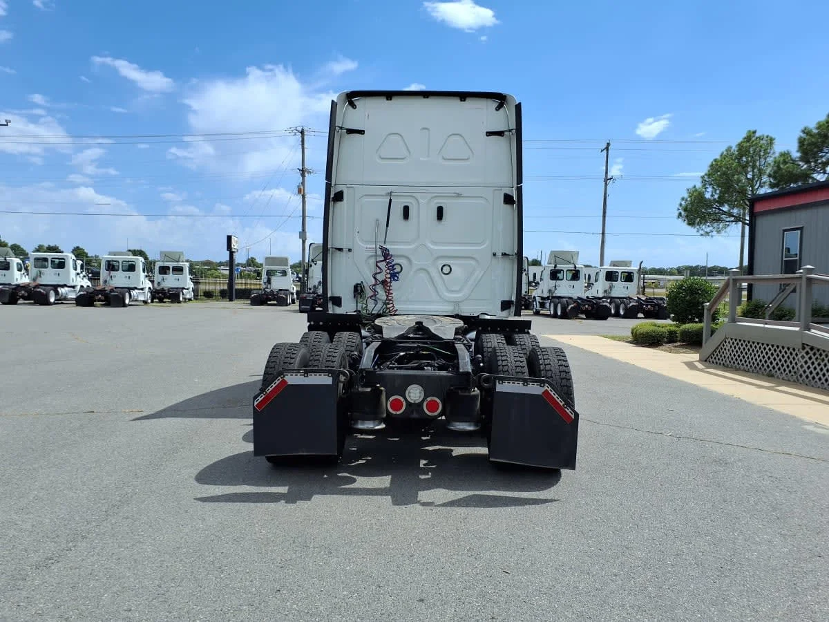 2020 Freightliner Cascadia in North Little Rock, AR — photo 5