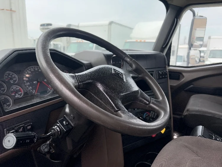 2021 International HX - image 10