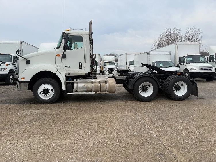 2021 International HX - image 4